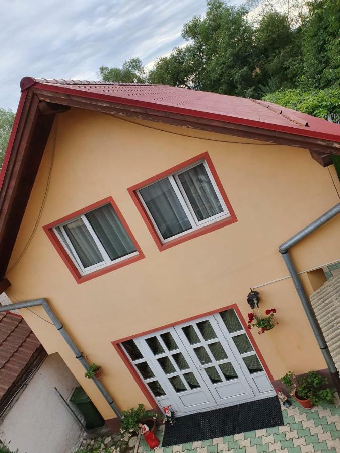 Casa Lucky Hotel Rîşnov Kültér fotó